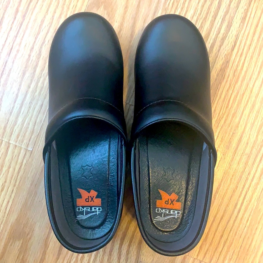 Dansko XP clogs like new. Size 38